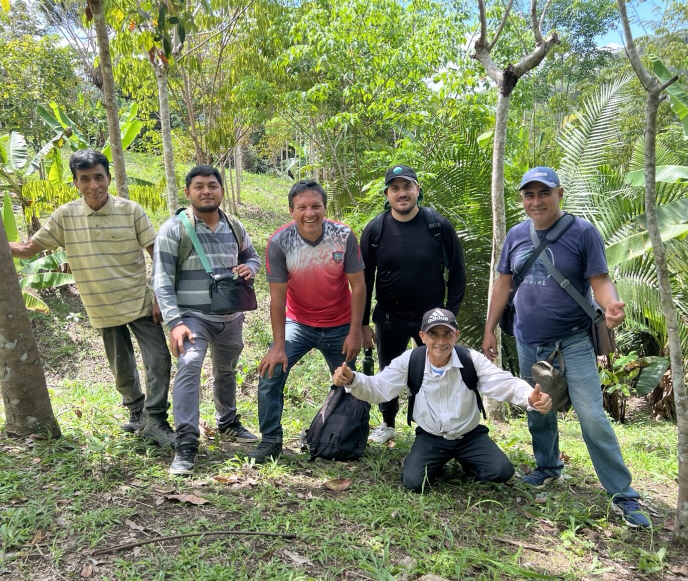 Equipos locales, capacitados y remunerados